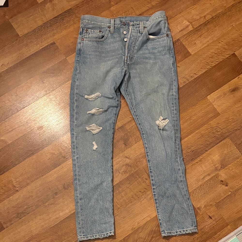 Levi’s Classic Light Blue Distressed Skinny Leg Jeans 26x28